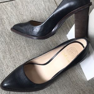 Black pumps